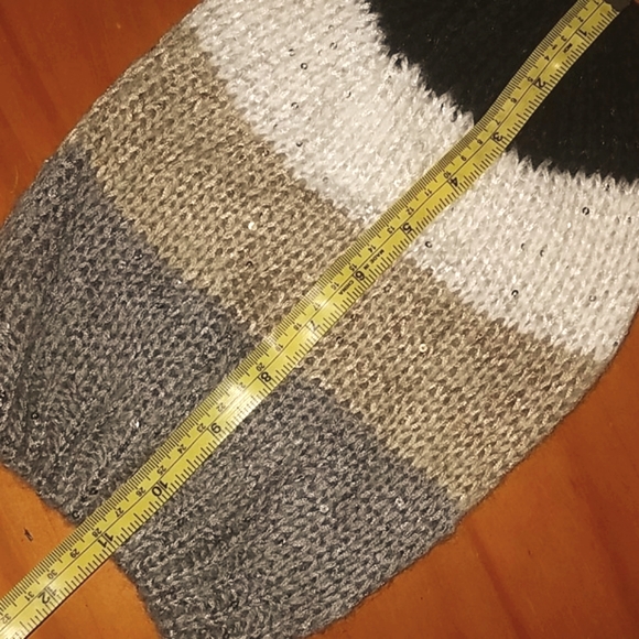 Soft Knit Sequin Embellished Colorblock Beanie - Picture 3 of 3